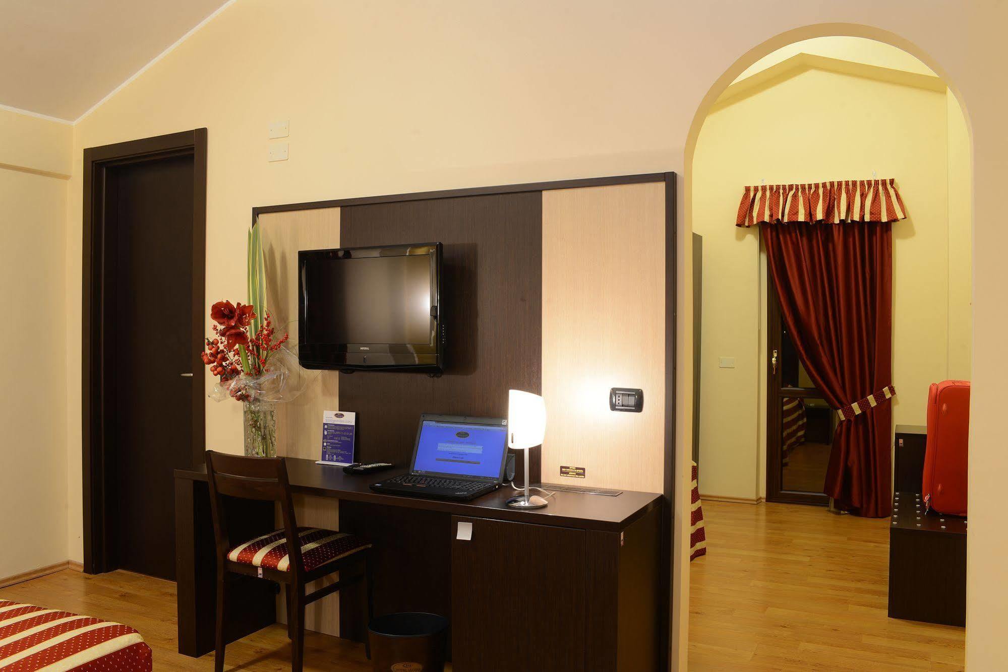 Hotel Iacone Chieti Esterno foto